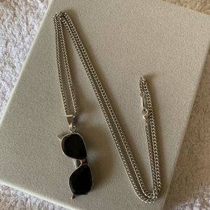 Stainless steel sunglass pendant necklace